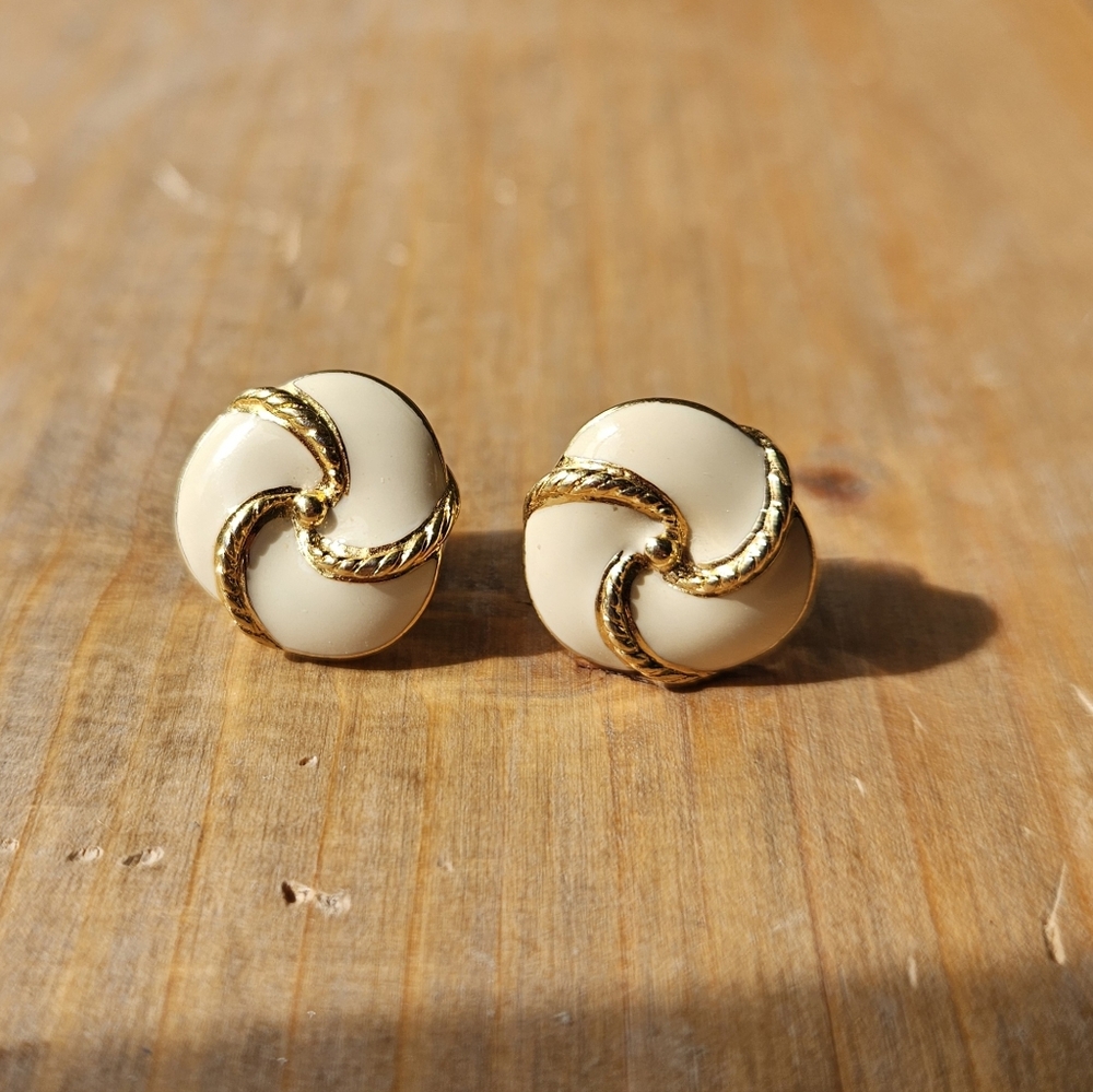 Vintage Trifari Cream and Gold Swirl Earrings